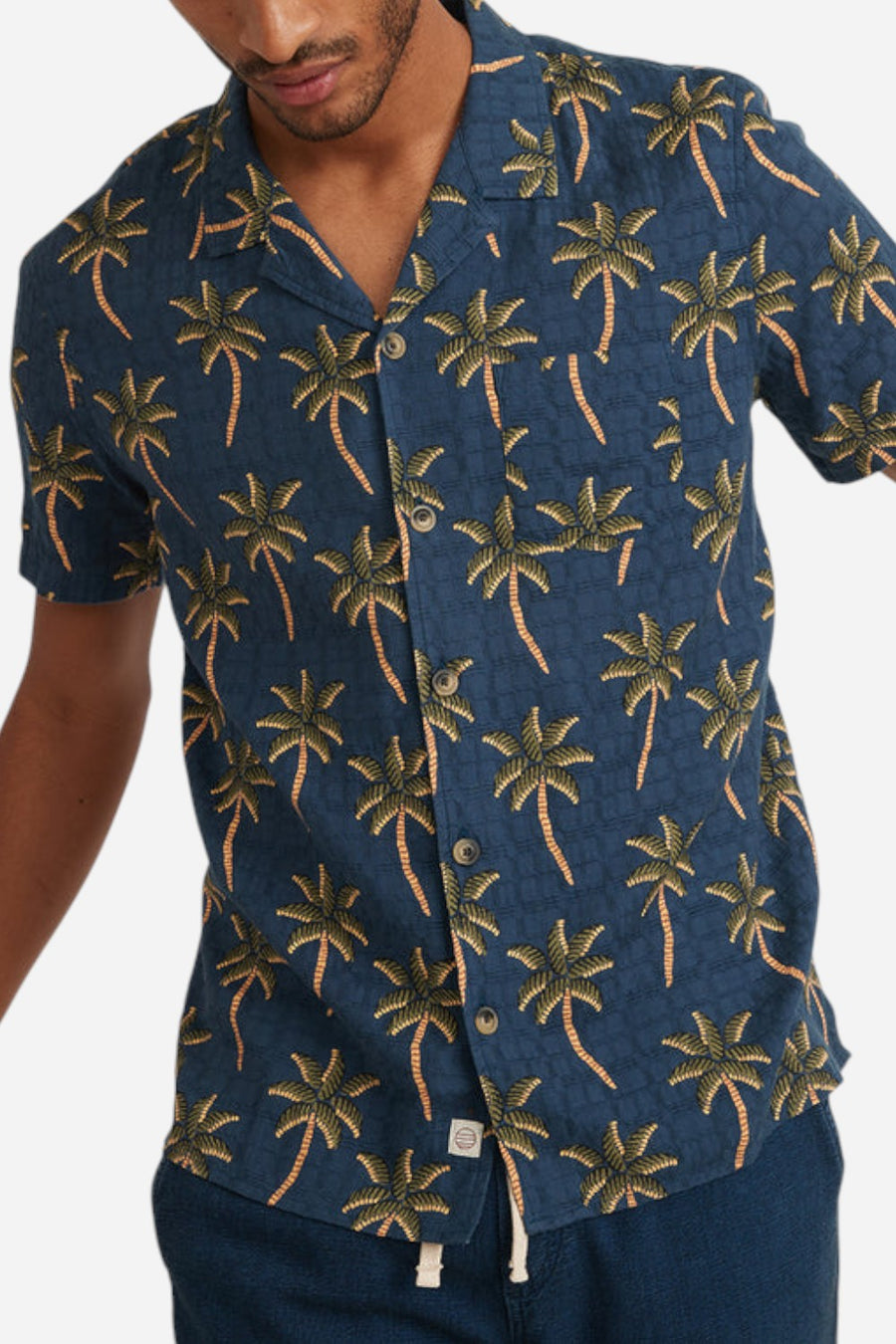 Marine Layer Short Sleeve Atlas Textured Shirt in Navy Palm Print – detail