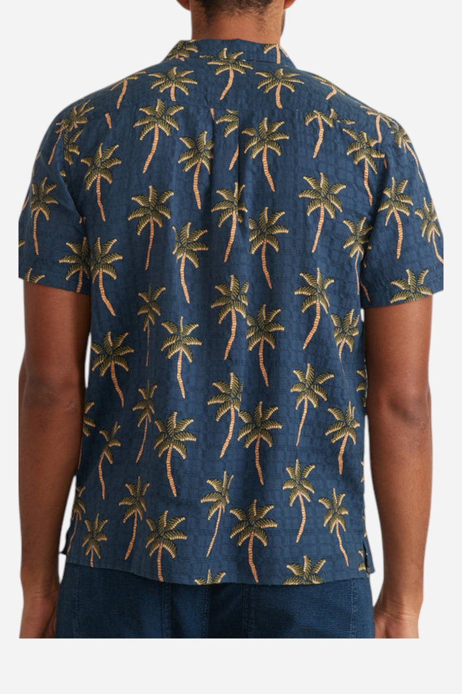 Marine Layer Short Sleeve Atlas Textured Shirt in Navy Palm Print – on model