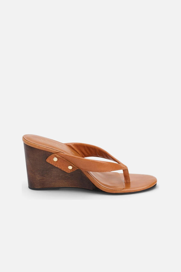 Matisse Maryland Wedge Sandal in Butterscotch