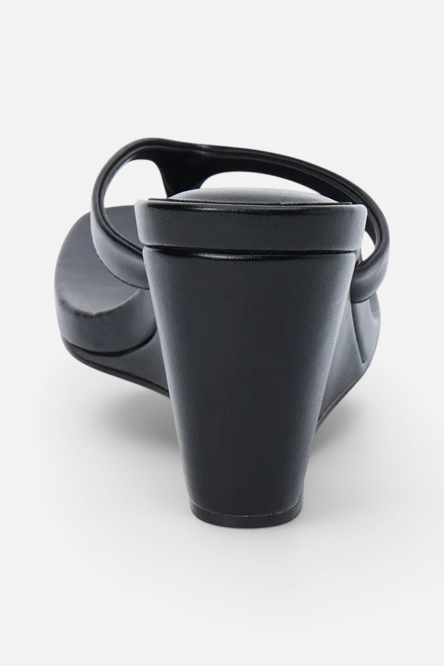Matisse Murphy Wedge Sandal in Black – alternate