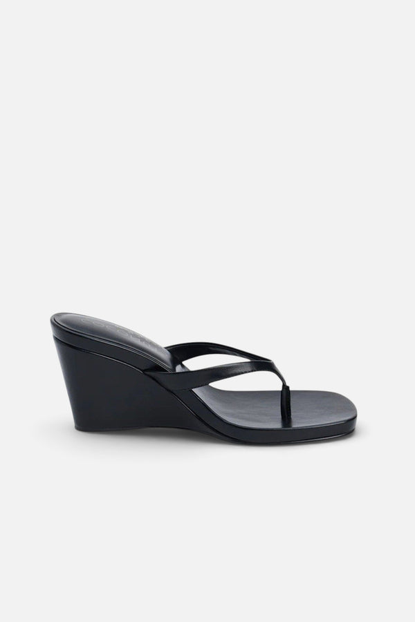 Matisse Murphy Wedge Sandal in Black