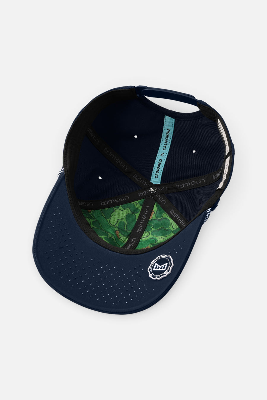 Melin Compass Links Hydro Hat in Navy – detail