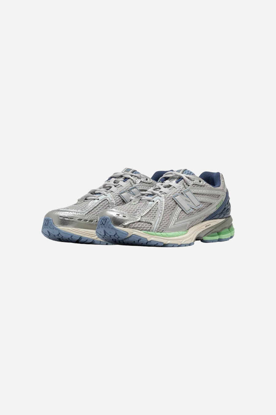 Men's New Balance 1906R in Silver Metallic – side view