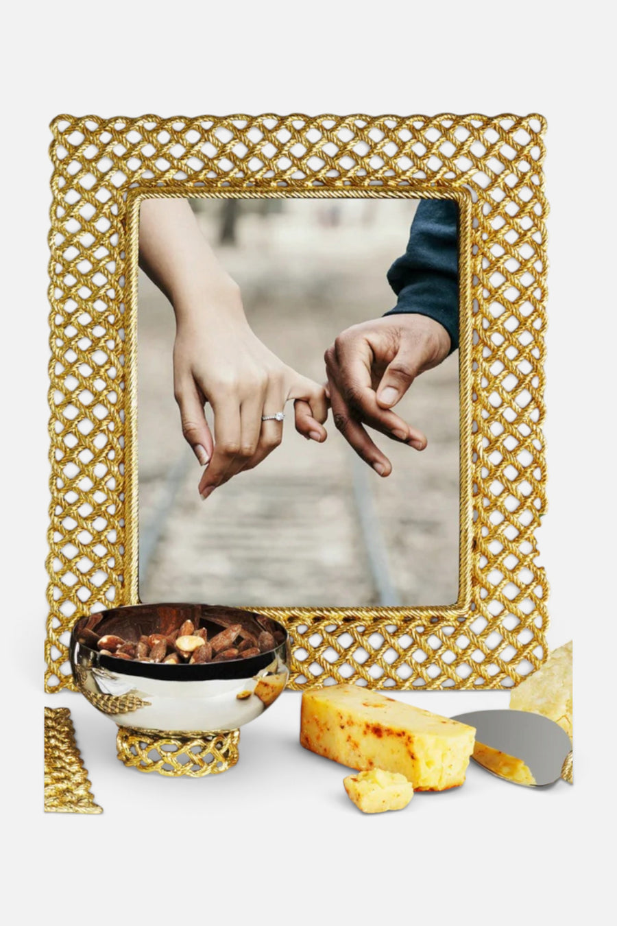 Michael Aram Love Knot Frame in Gold 5X7 – flat lay