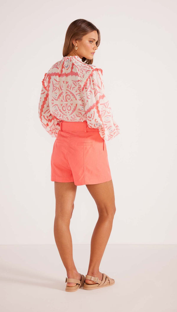 Minkpink Lila Belted Linen Shorts in Pink – detail