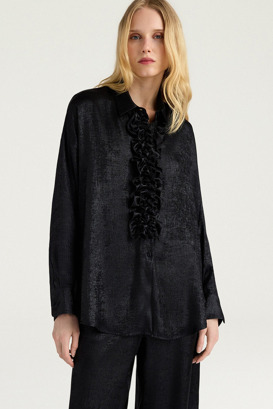 Momoni Women's Bilancia Bis Shirt in Nero – front view