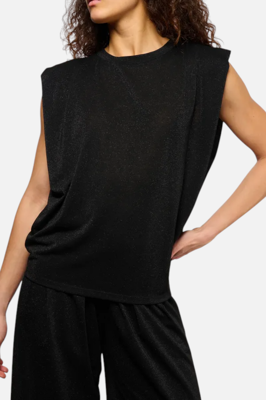 Momoni Women's Enna Tee Shirt in Nero – front view