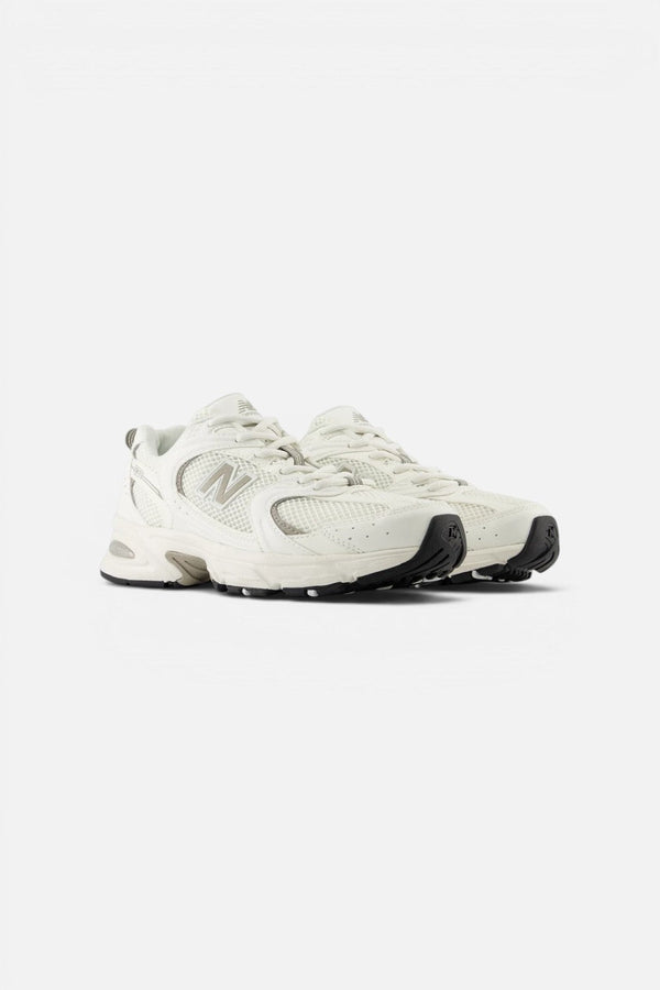 New Balance Unisex 530 Sneaker in Sea Salt and Arid Stone