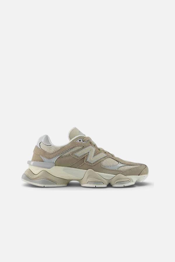 New Balance Unisex 9060 Sneaker in Driftwood