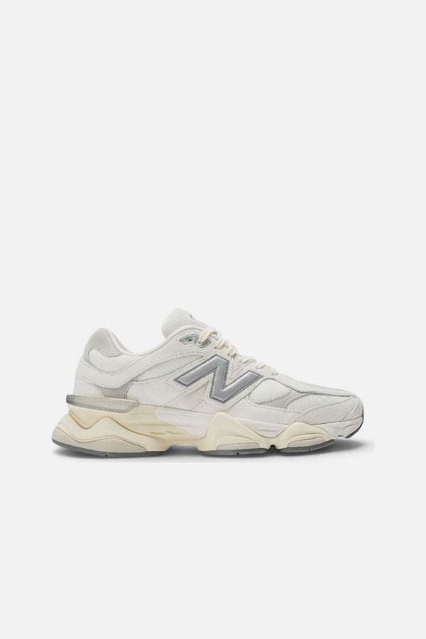 New Balance Unisex 9060 Sneaker in Sea Salt
