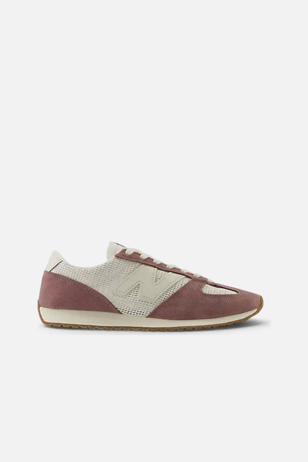 New Balance Women's 471 Sneaker in Pebble