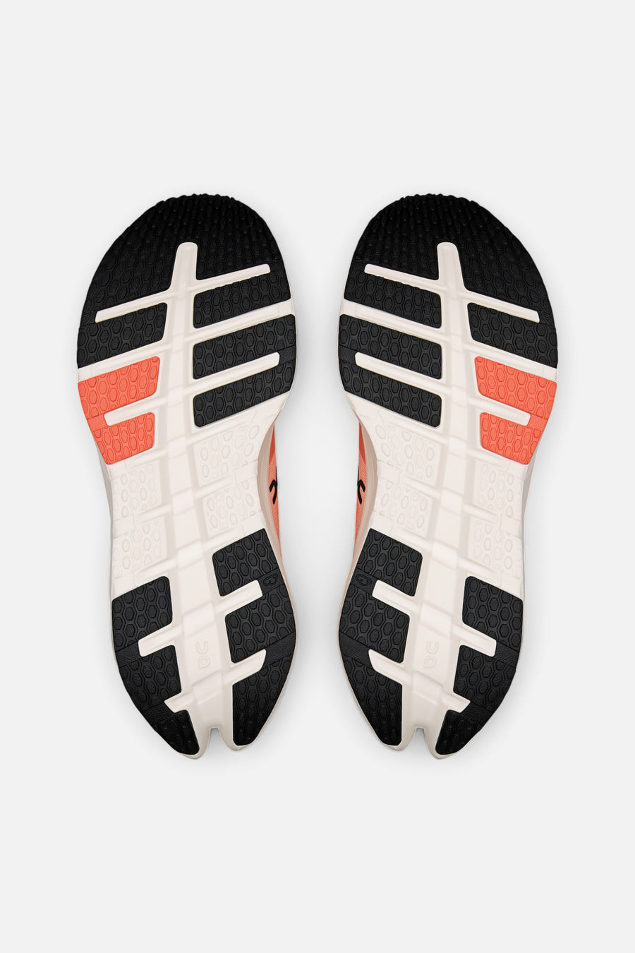 On Running Cloudrunner 3 in Squash | Saffron – side view