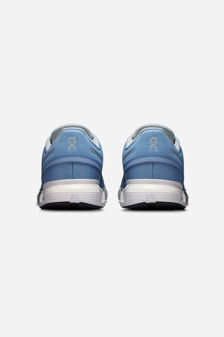 ON Running Women's Cloud 6 in Chambray & White – flat lay