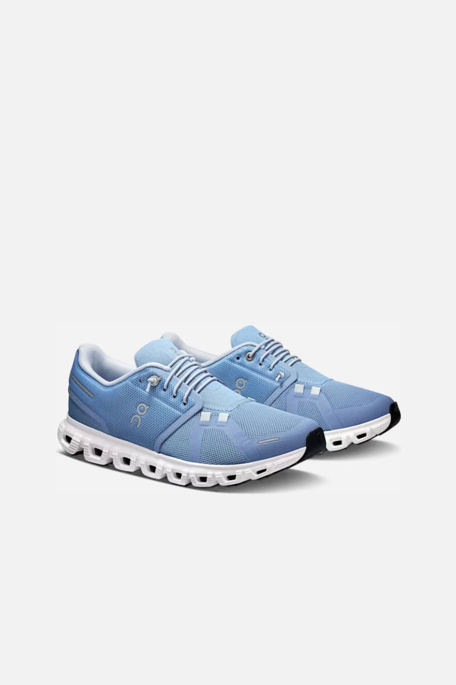 ON Running Women's Cloud 6 in Chambray & White – three-quarter view