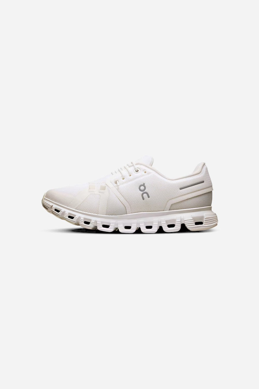 On Running Women's Cloud 6 in White – detail