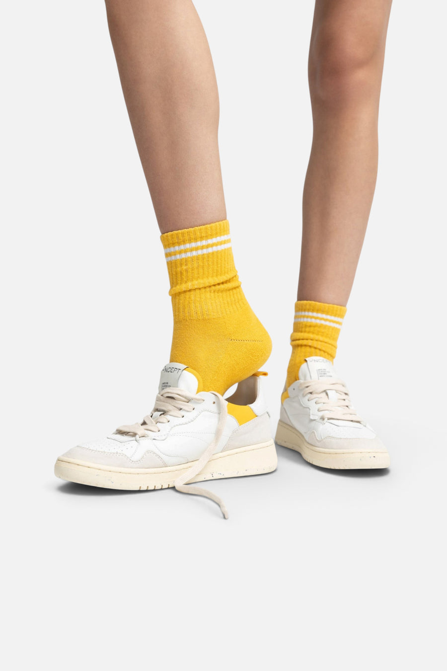 Oncept Phoenix Sneakers in White Cloud – alternate