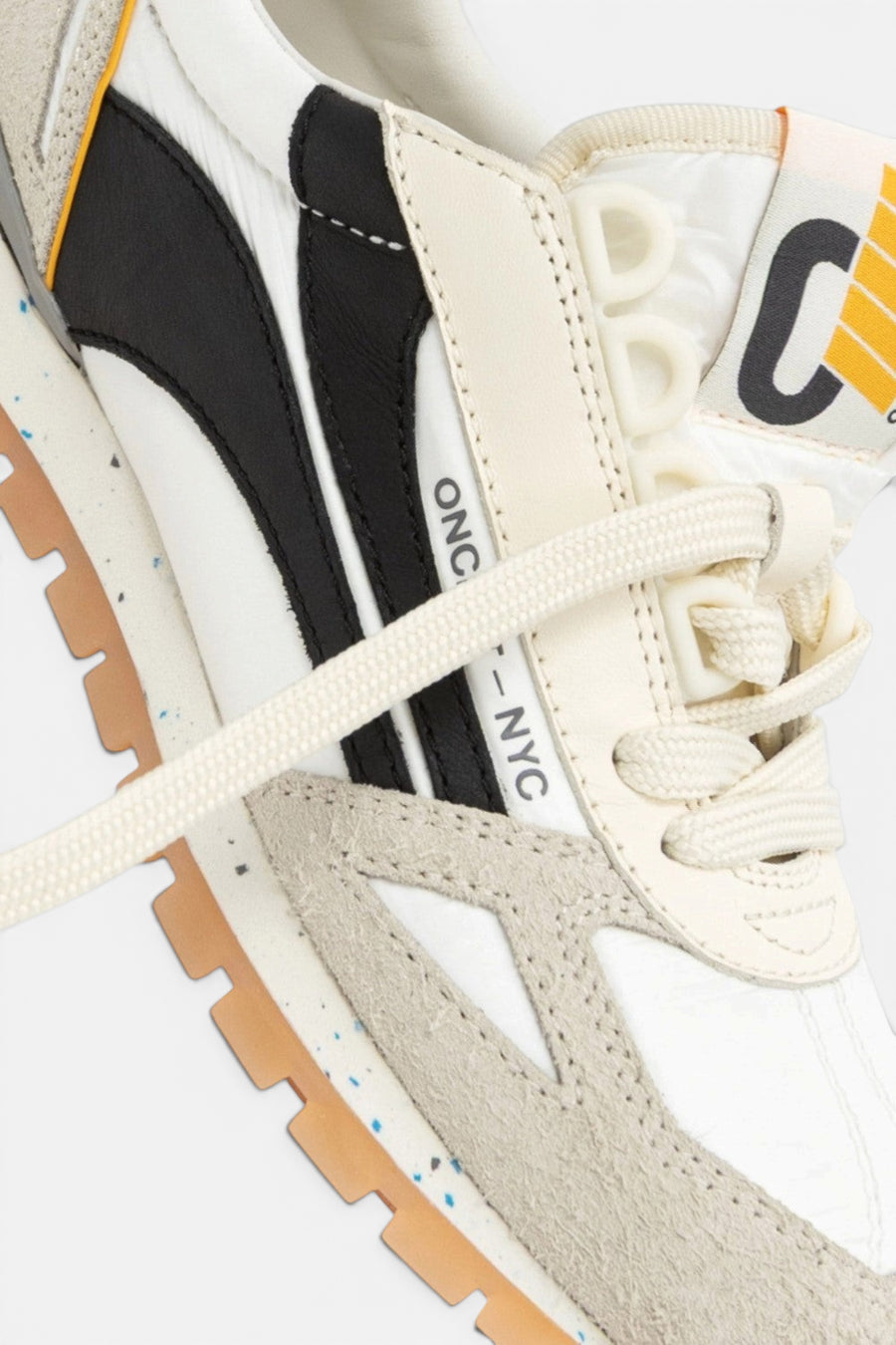 Oncept Toronto in White - Black – flat lay