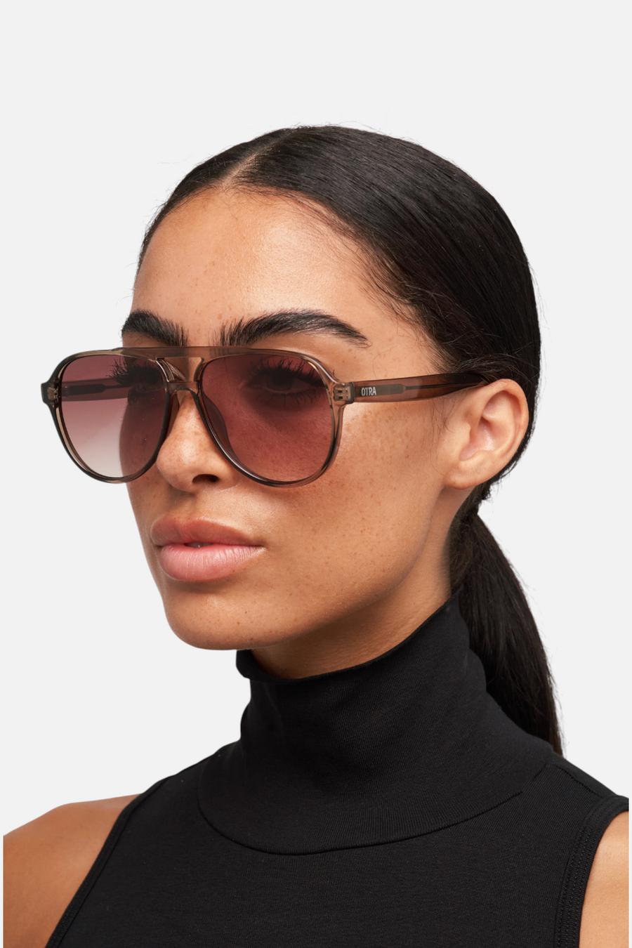 Otra Eyewear Stevie Sunglasses in Transition Olive/Brown Fade – detail