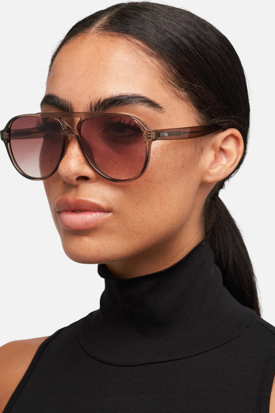 Otra Eyewear Stevie Sunglasses in Transition Olive/Brown Fade – detail
