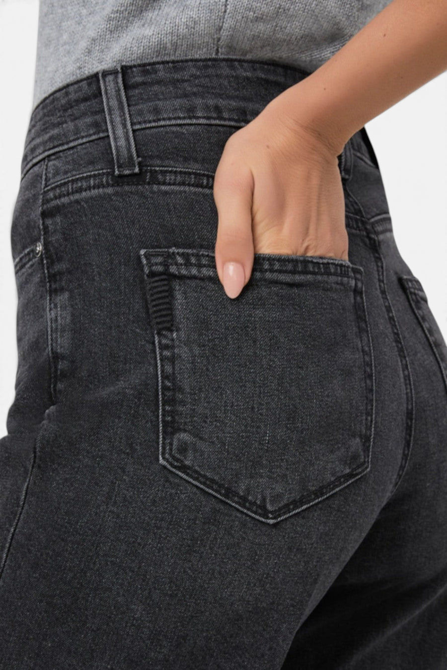 Paige Anessa 31" Wide Leg Jean in Viper Black Distressed – detail