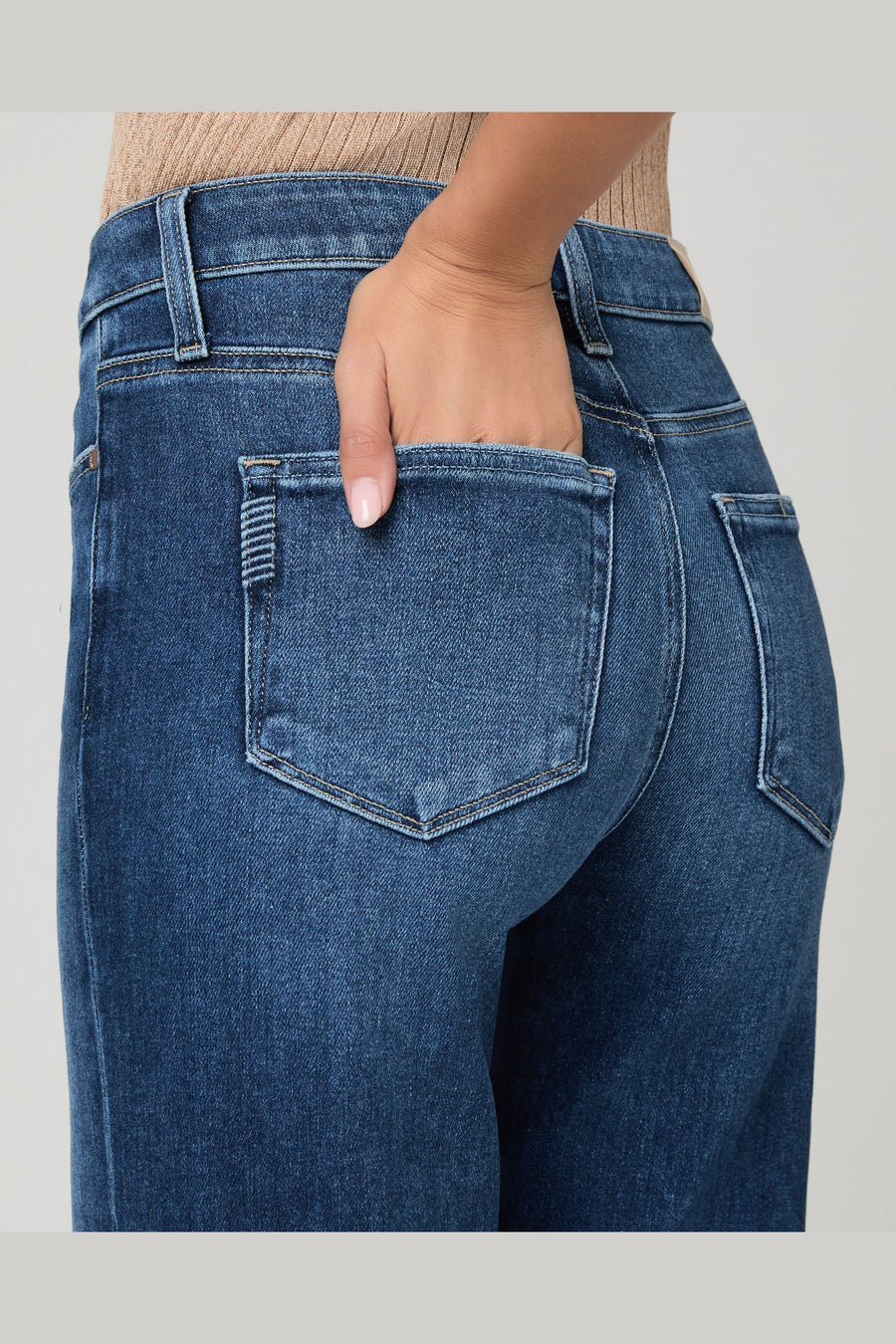 Paige Leenah 32" Wide Leg Jean in Hamptons – detail