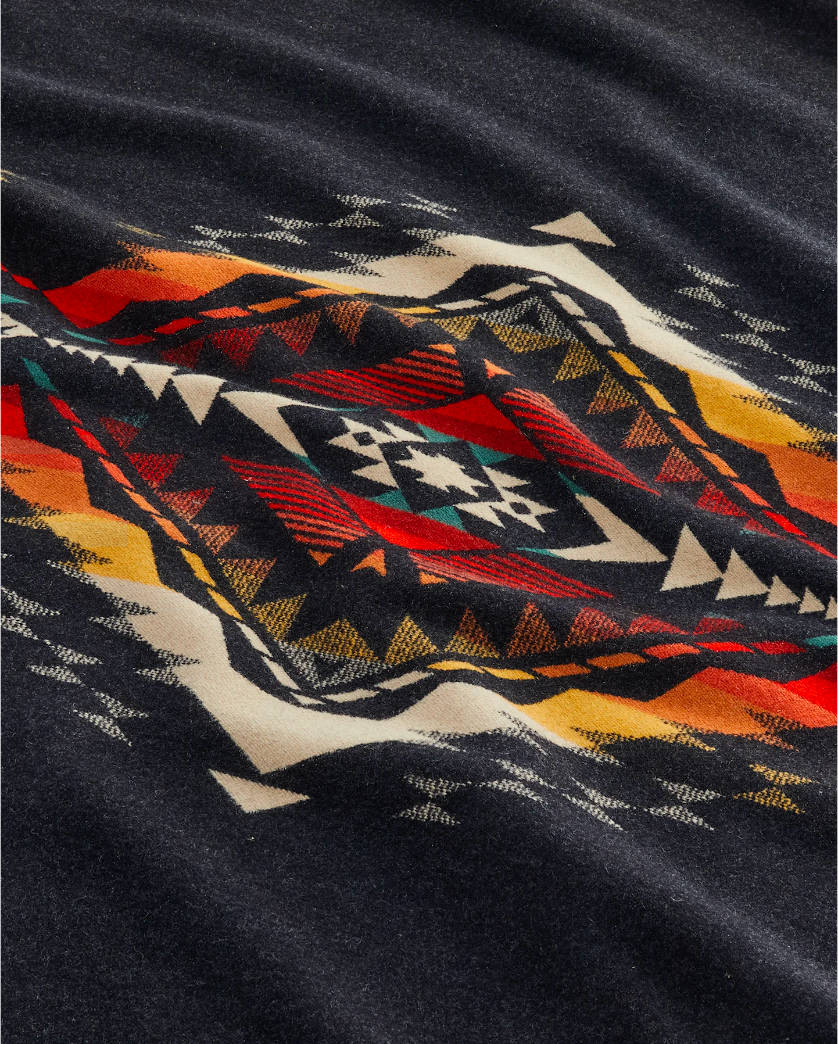 Pendleton Jacquard Unnapped Robe in Bridge Creek – detail