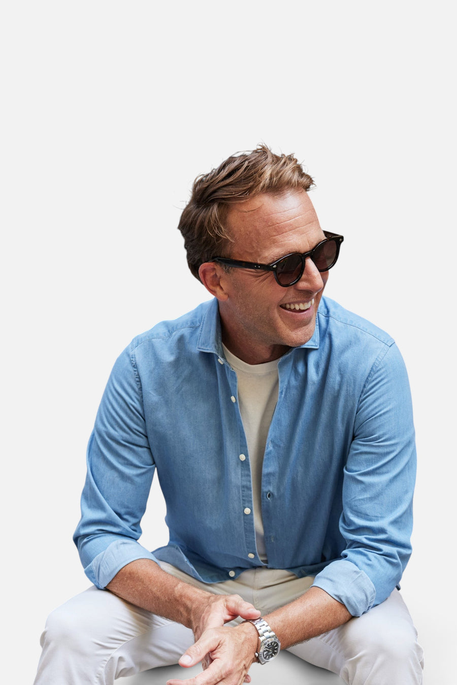 Perfect Chambray Shirt in Light Blue Wash – flat lay