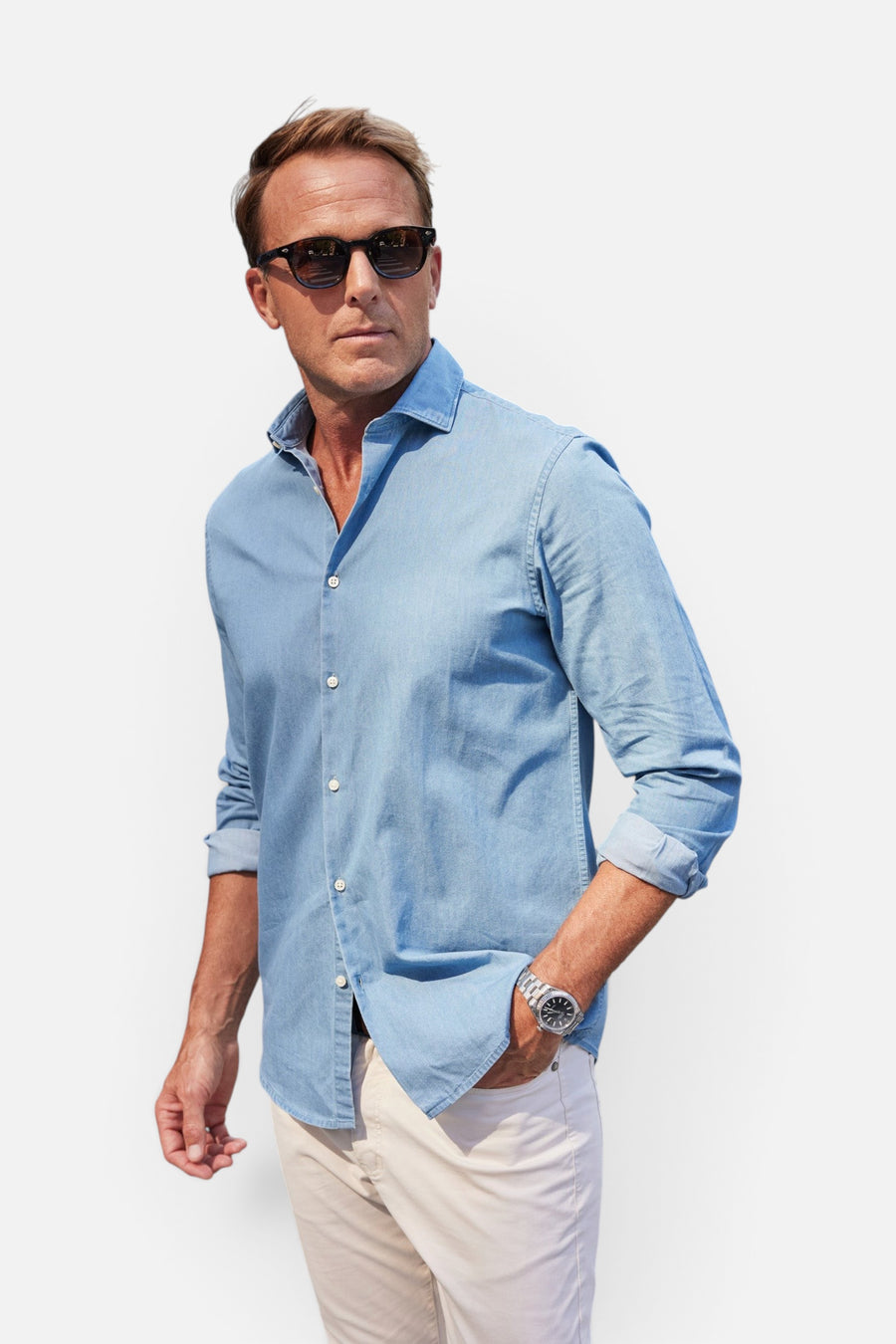 Perfect Chambray Shirt in Light Blue Wash – side view