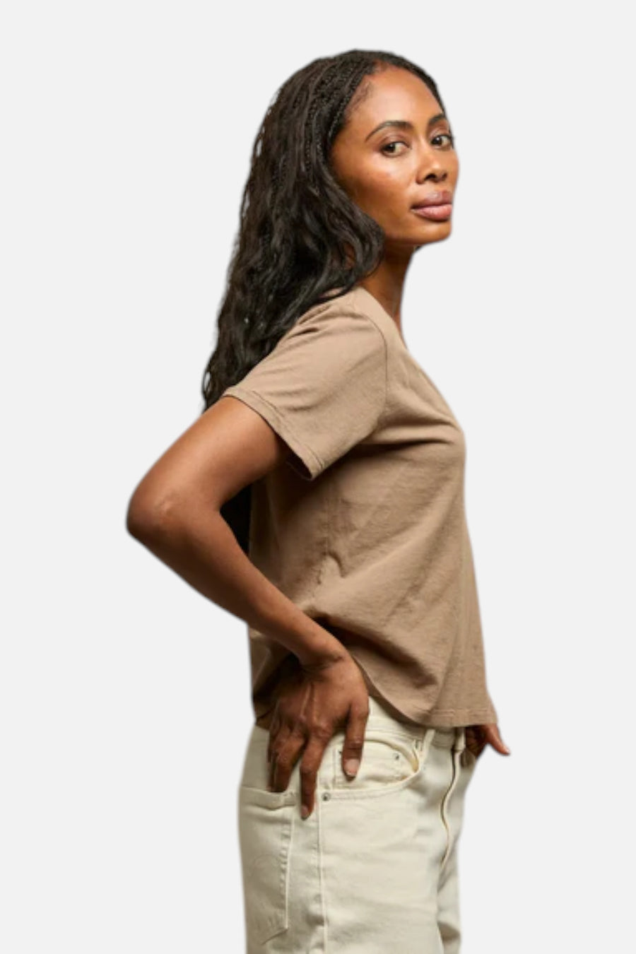 Perfect White Tee Beckett V Neck in Mocha – on model