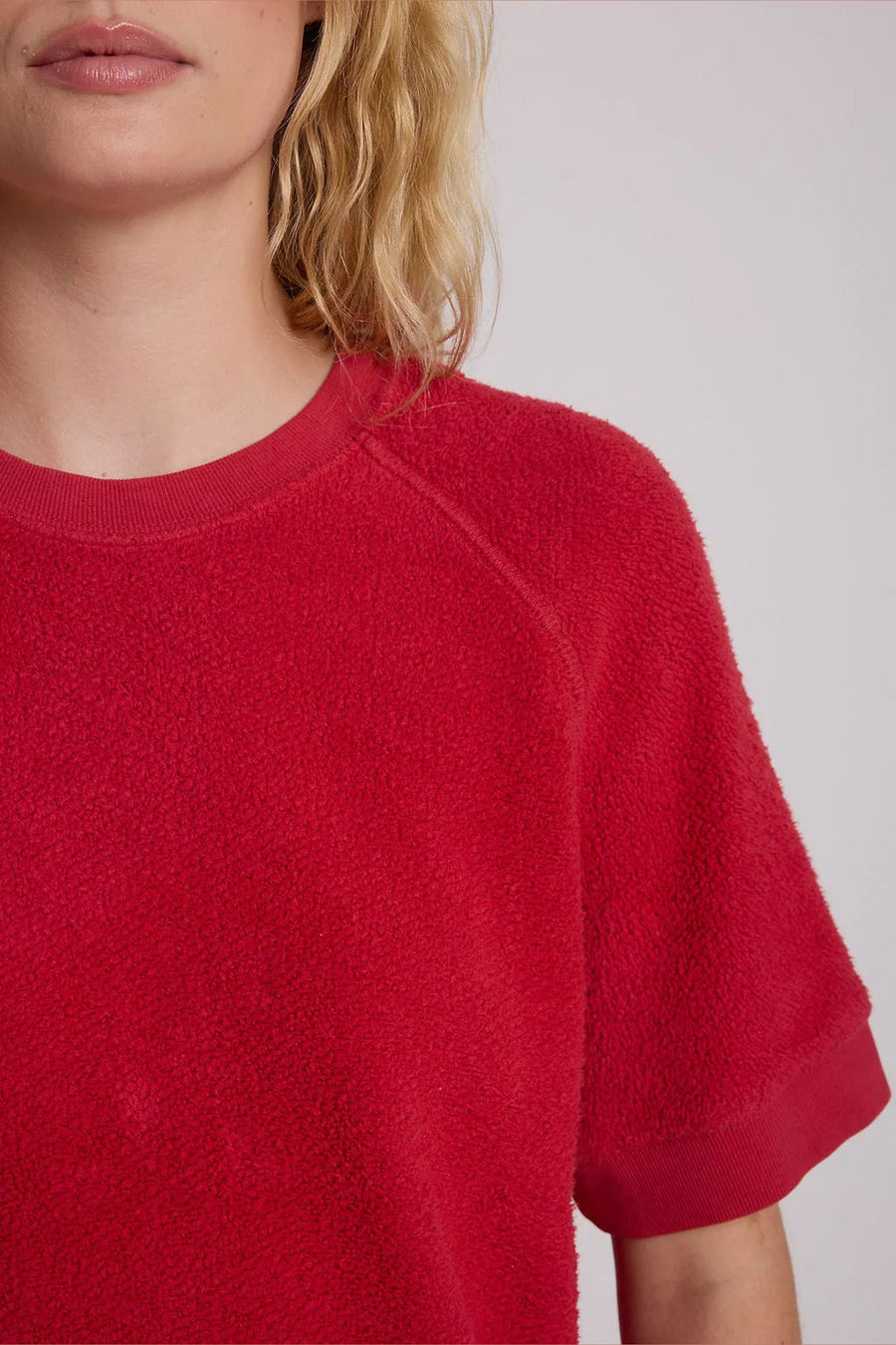 Perfect White Tee Ziggy Short Sleeve Sweatshirt in True Red – detail