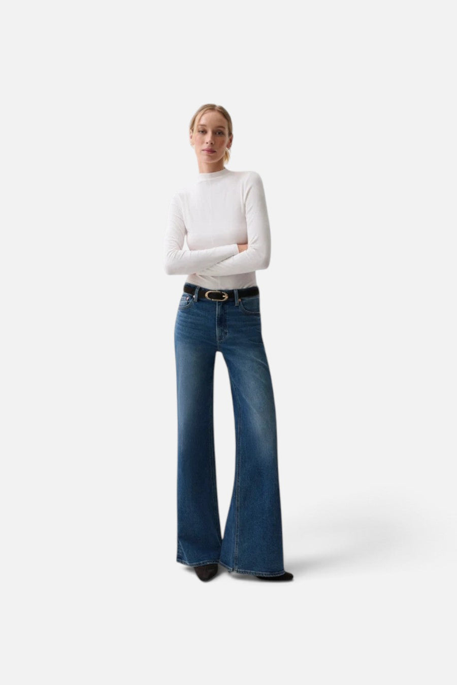 Pistola Vivian Mid-Rise Wide Leg Jean in Blue Depths – side view
