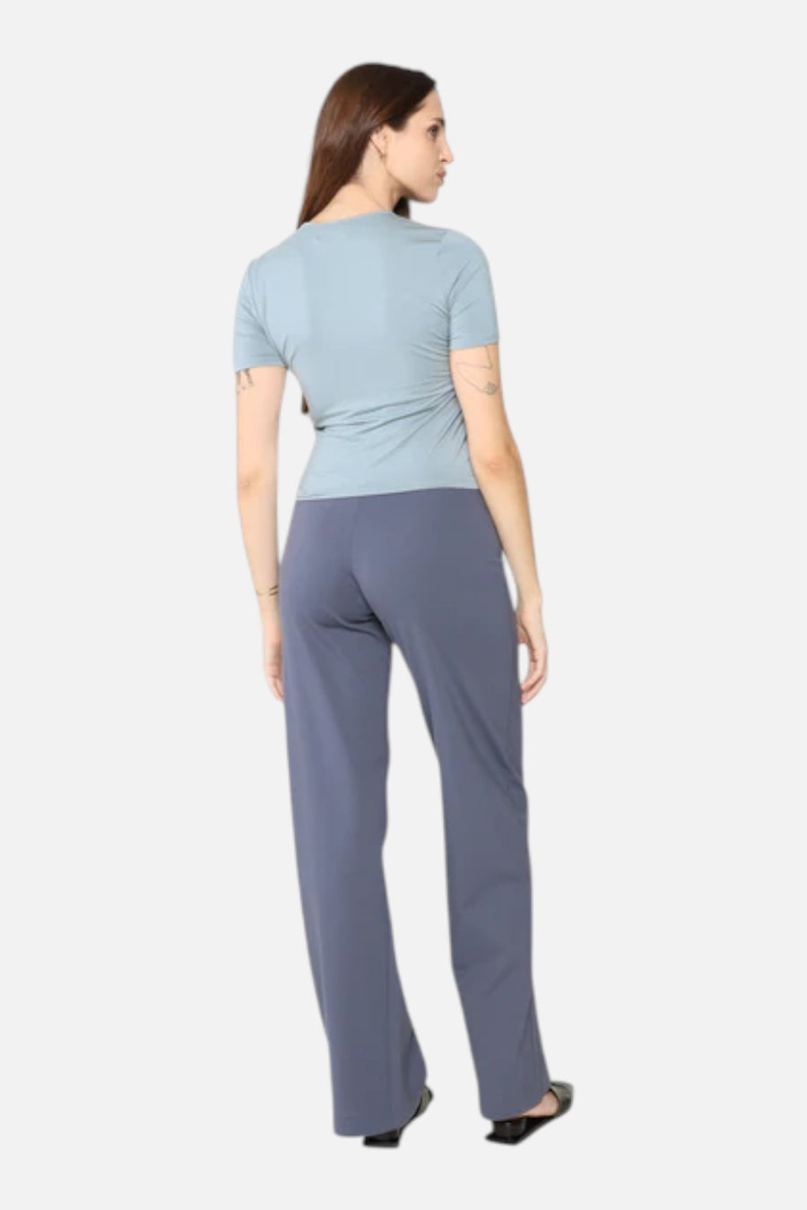 Ripley Rader Fitted T-Shirt in Chambray – on model