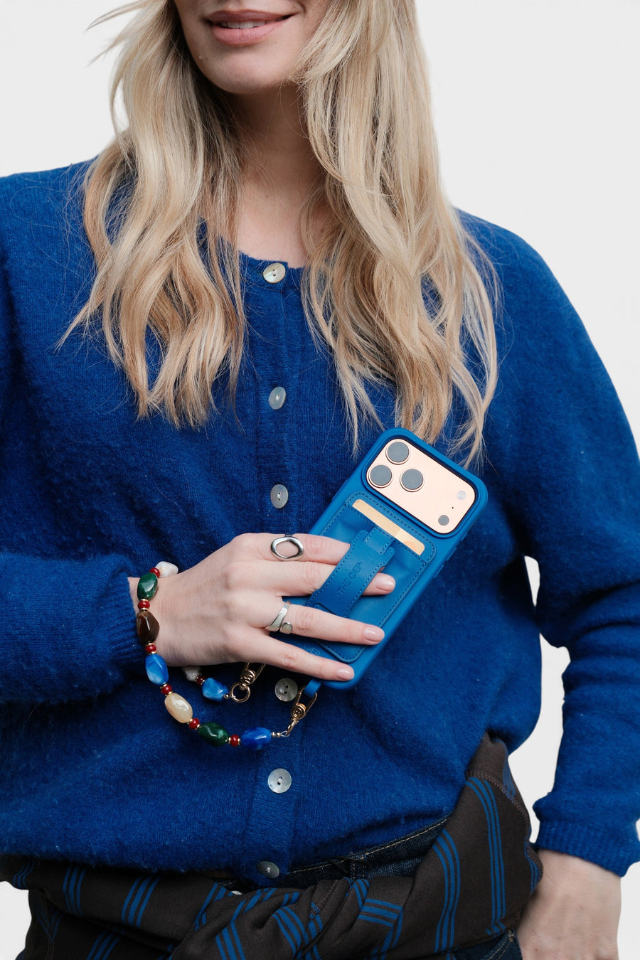 Roam Beaded Phone Strap Wristlet with Gold Hardware – on model