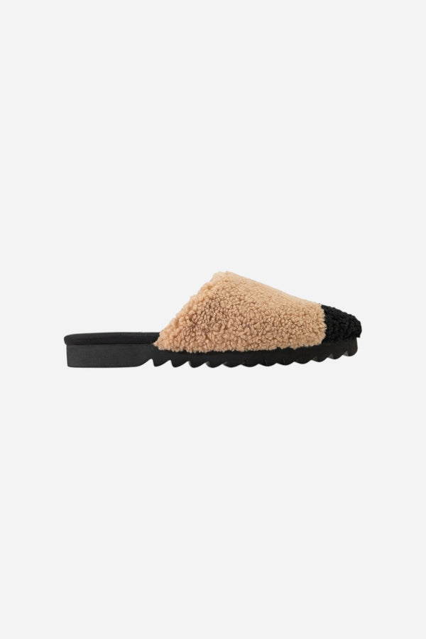 Roam Fuzzy Cap Mule in Beige Black Faux Shearling