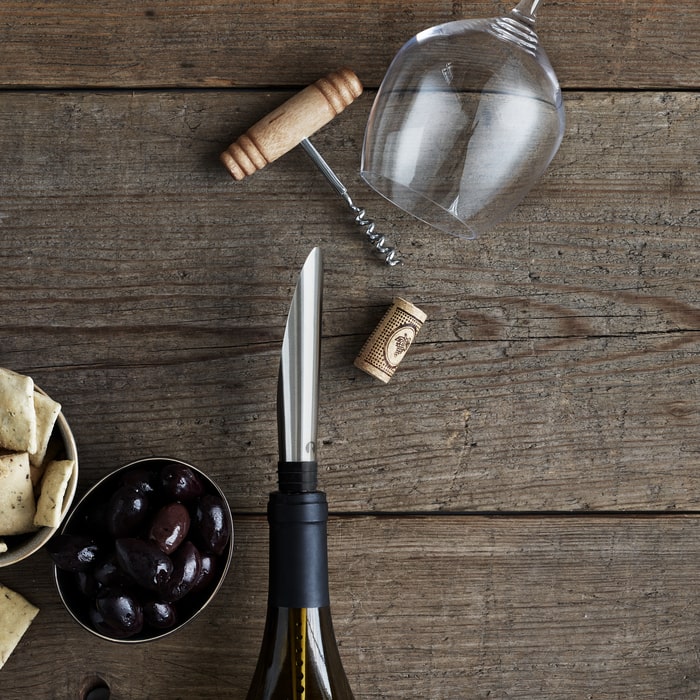 Rosendahl Grand Cru Pouring Aerating Decanting Stopper in Black Steel – side view
