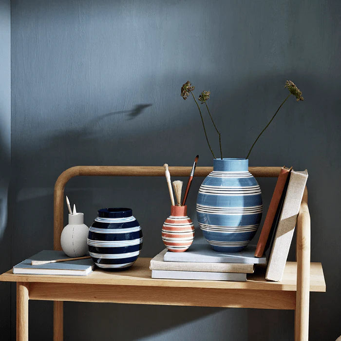 Rosendahl Omaggio Nuovo Vase in Blue – back view