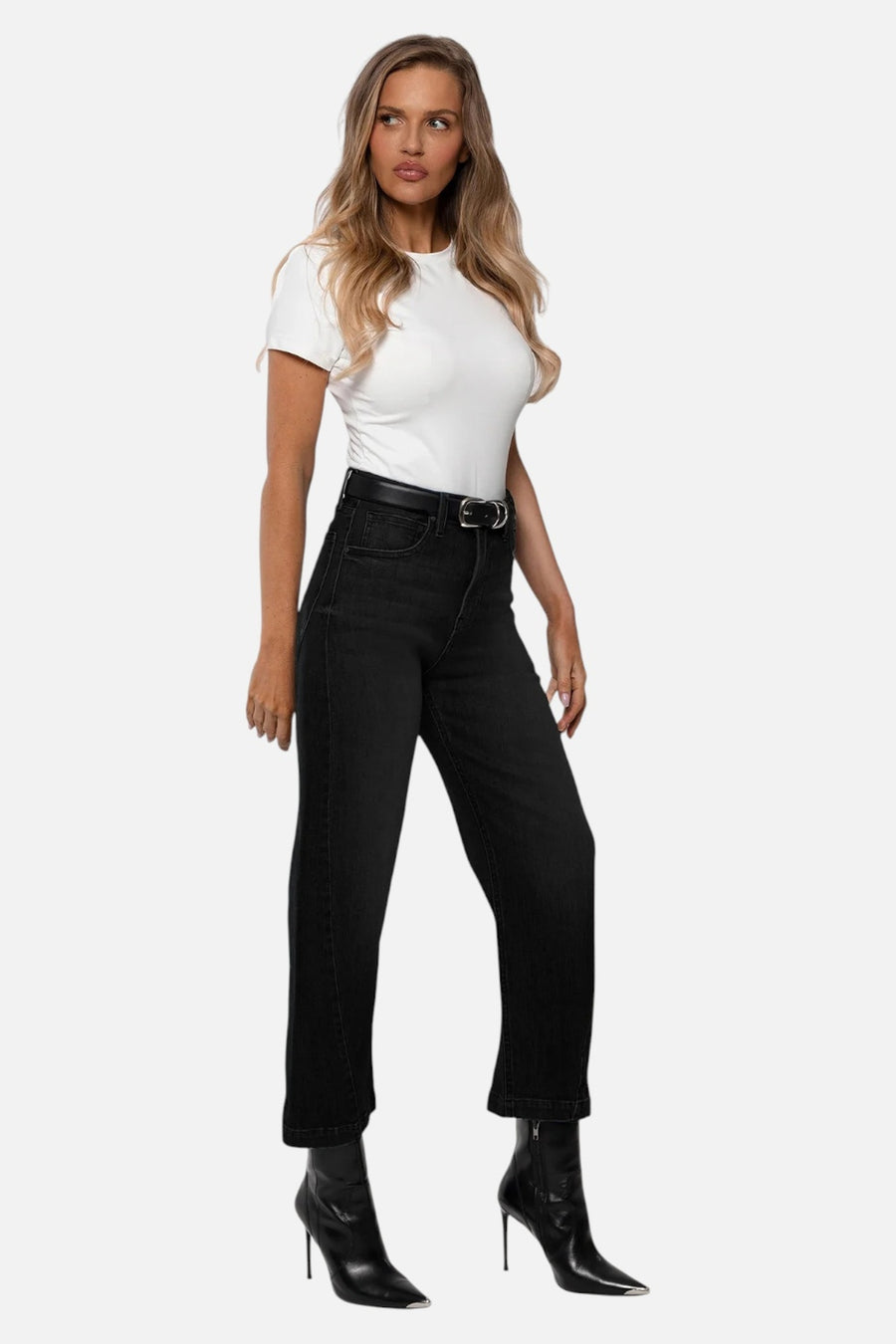 Rudes Denim Women's Gail Barrel Jean in Noir – on model