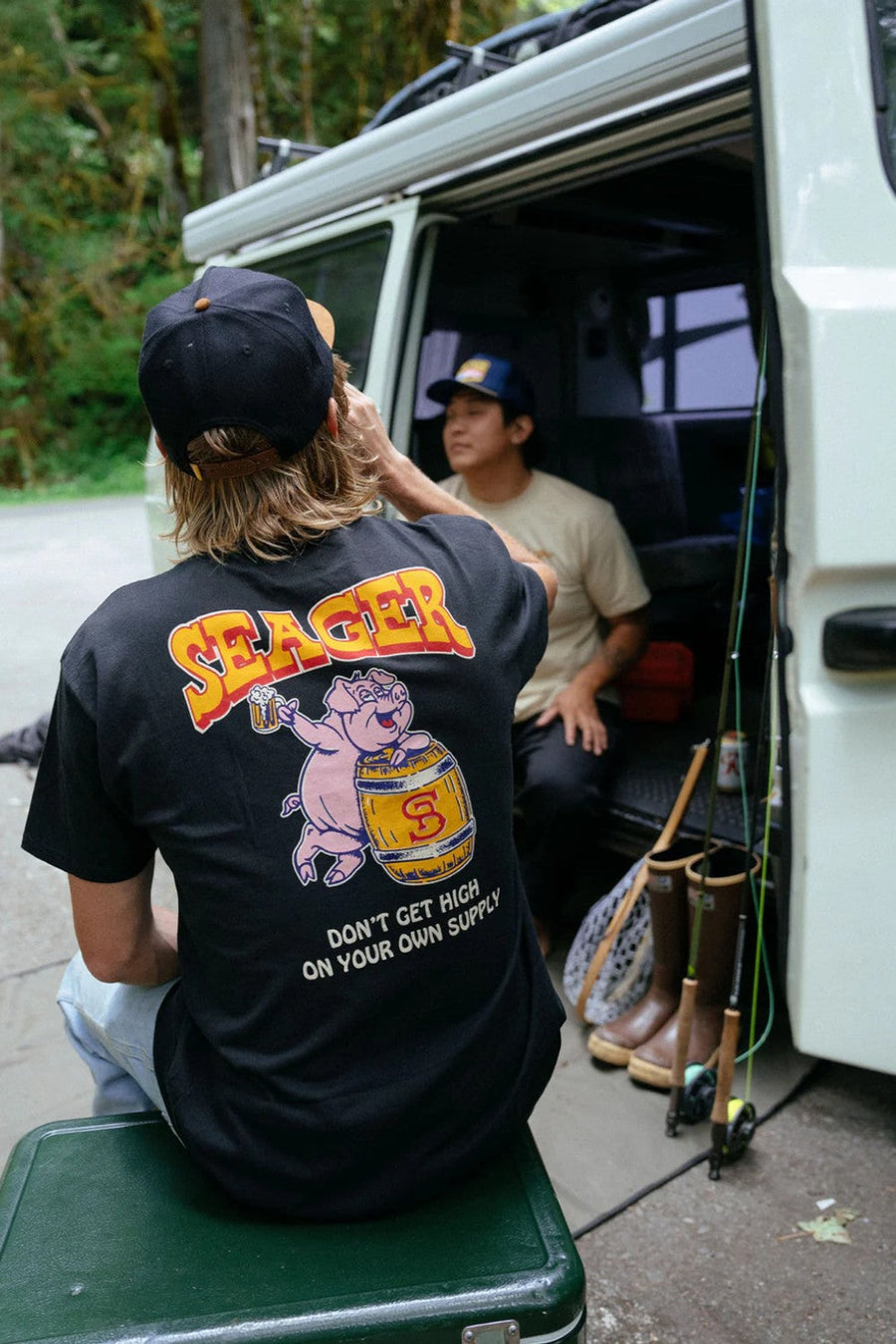 Seager Hog High Tee Black – flat lay
