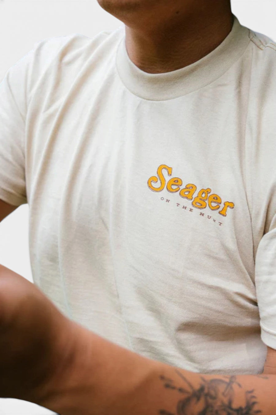 Seager On The Hunt Tee Cream – side view