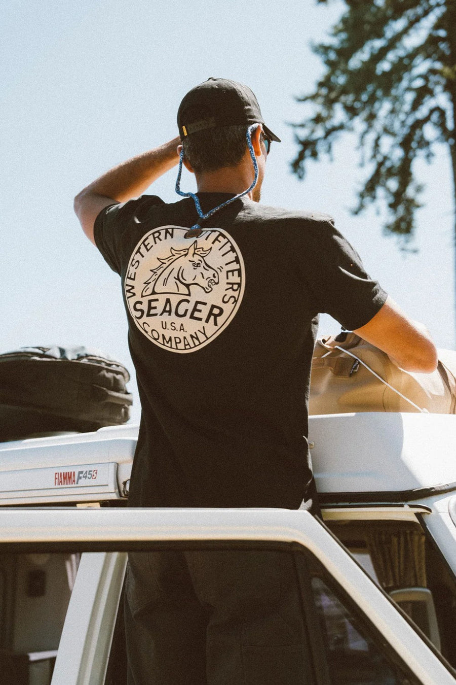 Seager Stang Tee Black – flat lay