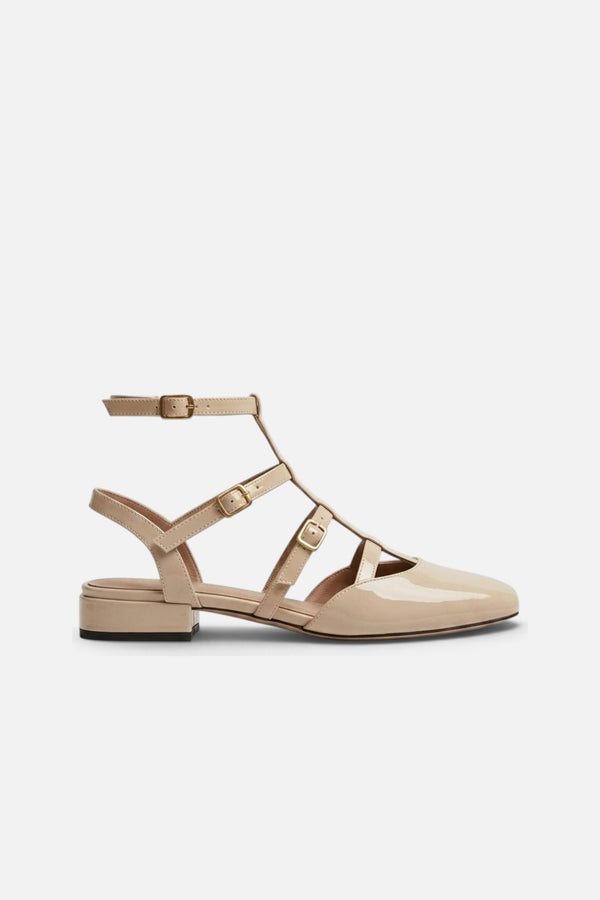 Seychelles Kissing Booth Sandals in Beige Patent Leather