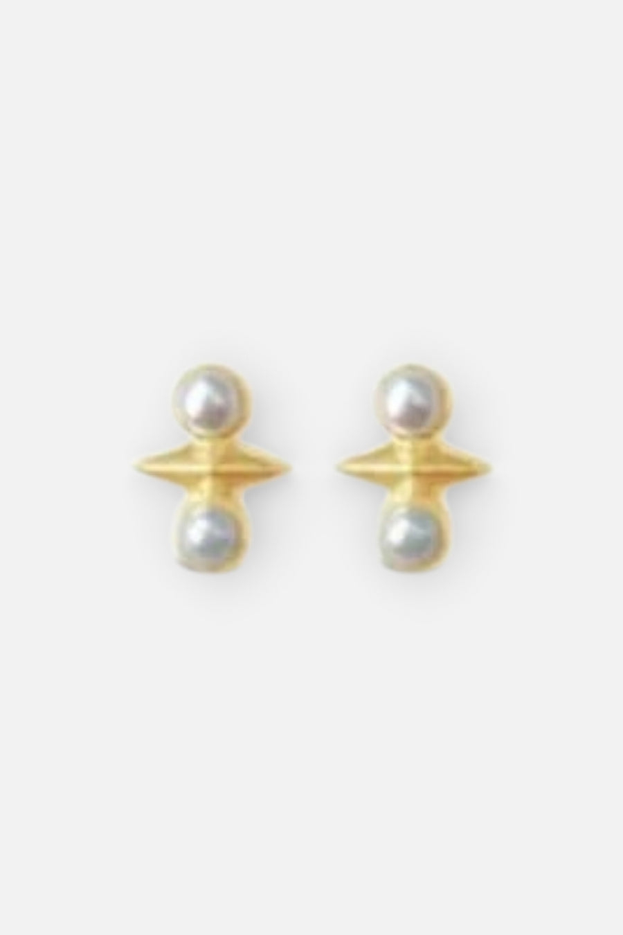 Sierra Winters Atlas Earrings In Gold/Pearl – front view
