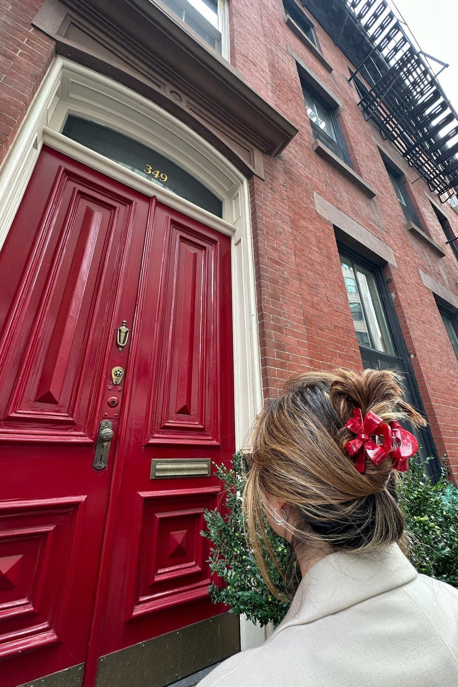 Solar Eclipse Red Bow Acetate Claw Hair Clip – side view