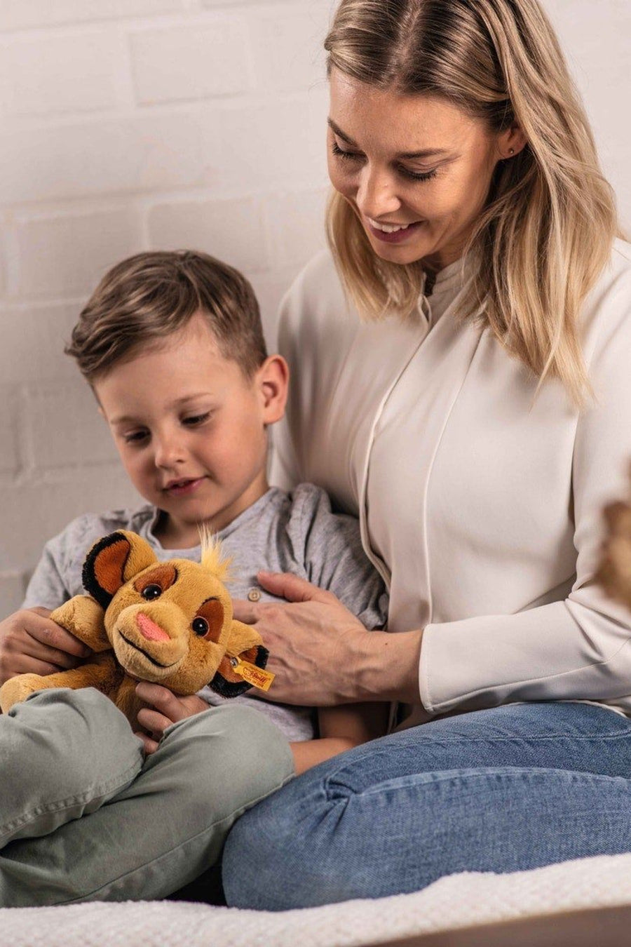 Steiff Simba Stuffed Animal – side view