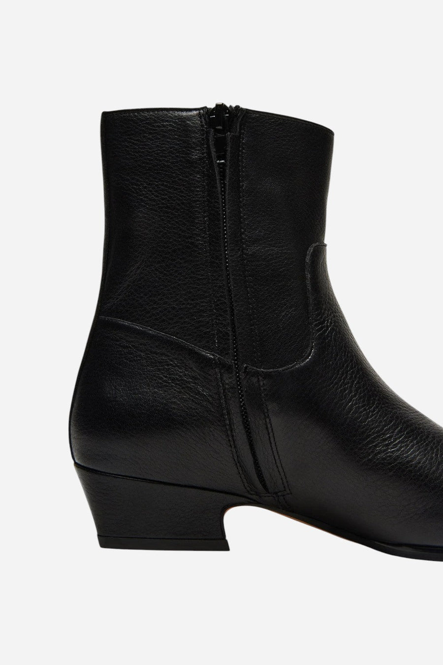 Steve Madden Dusty Black Leather Ankle Bootie – detail