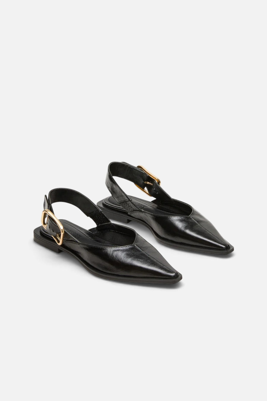 Steve Madden Shay Flat in Black Leather – three-quarter view