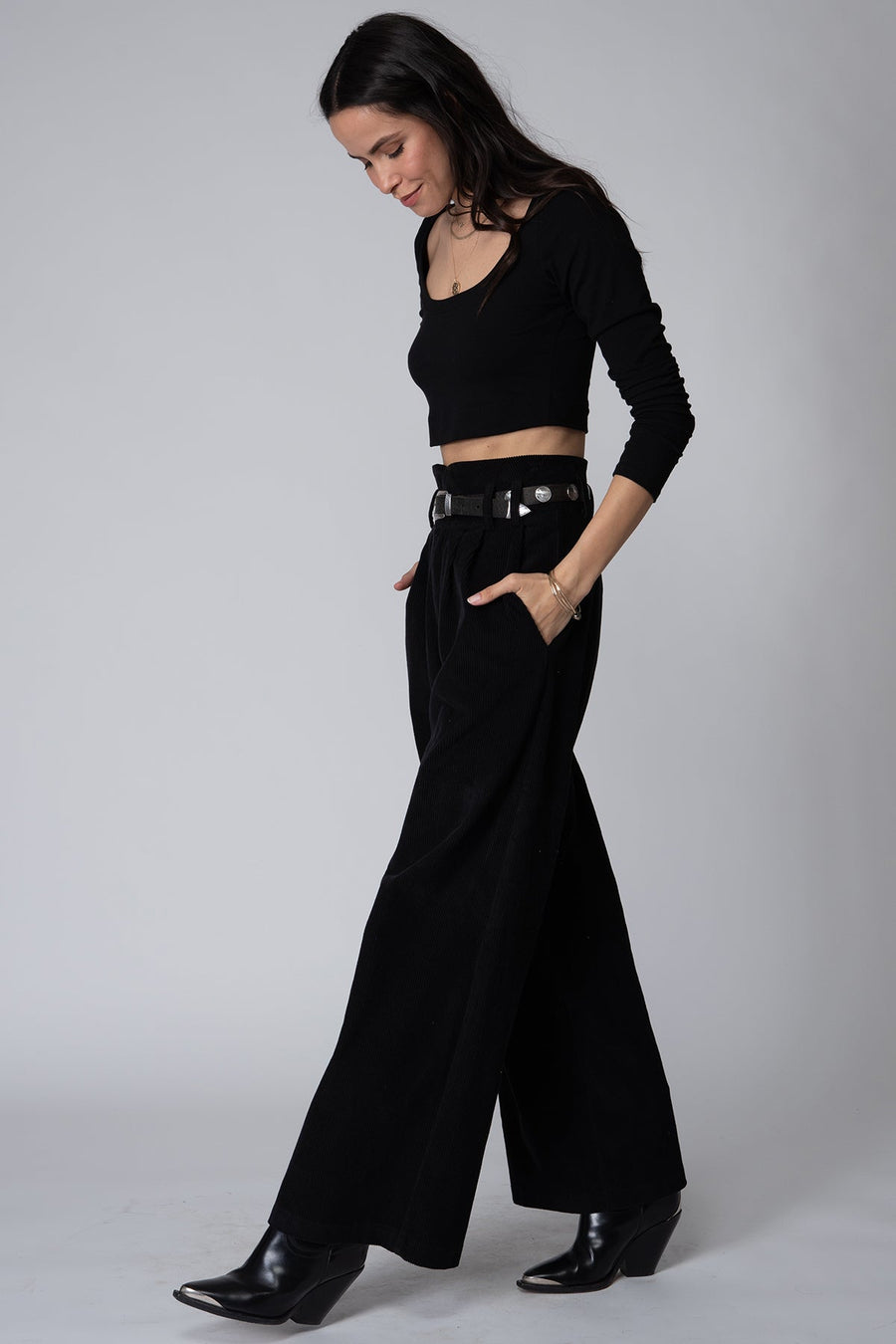 Stillwater Corduroy Knotch Waist Pant in Black – detail
