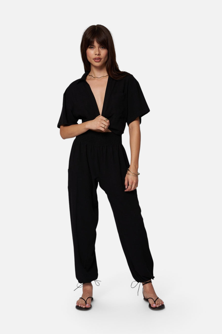 Stillwater Knot Front Short Sleeve Shirt in Black – detail