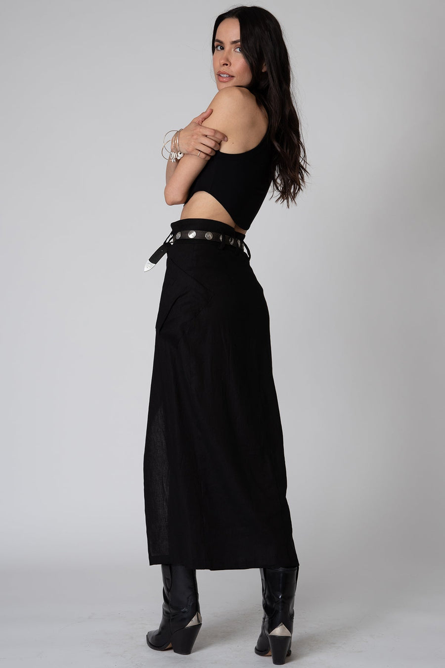 Stillwater Stretch Linen Cargo Knotch Waist Maxi Skirt in Black – detail
