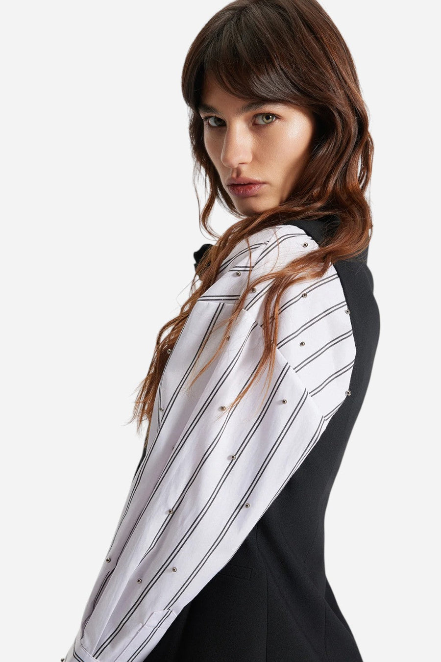 Theo the Label Echo Pearly Shirt in White/Gunmetal – side view